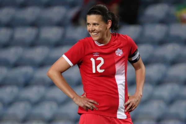 christine-sinclair-famous-female-football-players