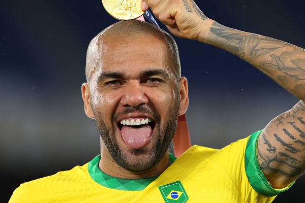 dani-alves-players-with-most-trophies