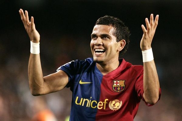 defender-dani-alves