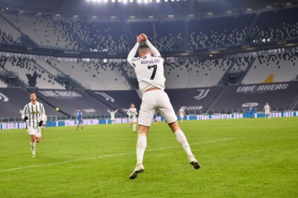 ronaldo-siuu-celebration-style