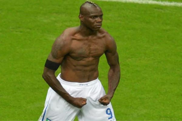 shirt-off-celebration-in-football